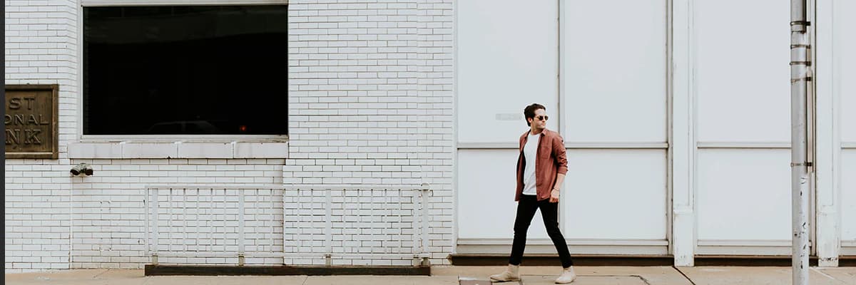 Modelos vistiendo ropa de la nueva colección