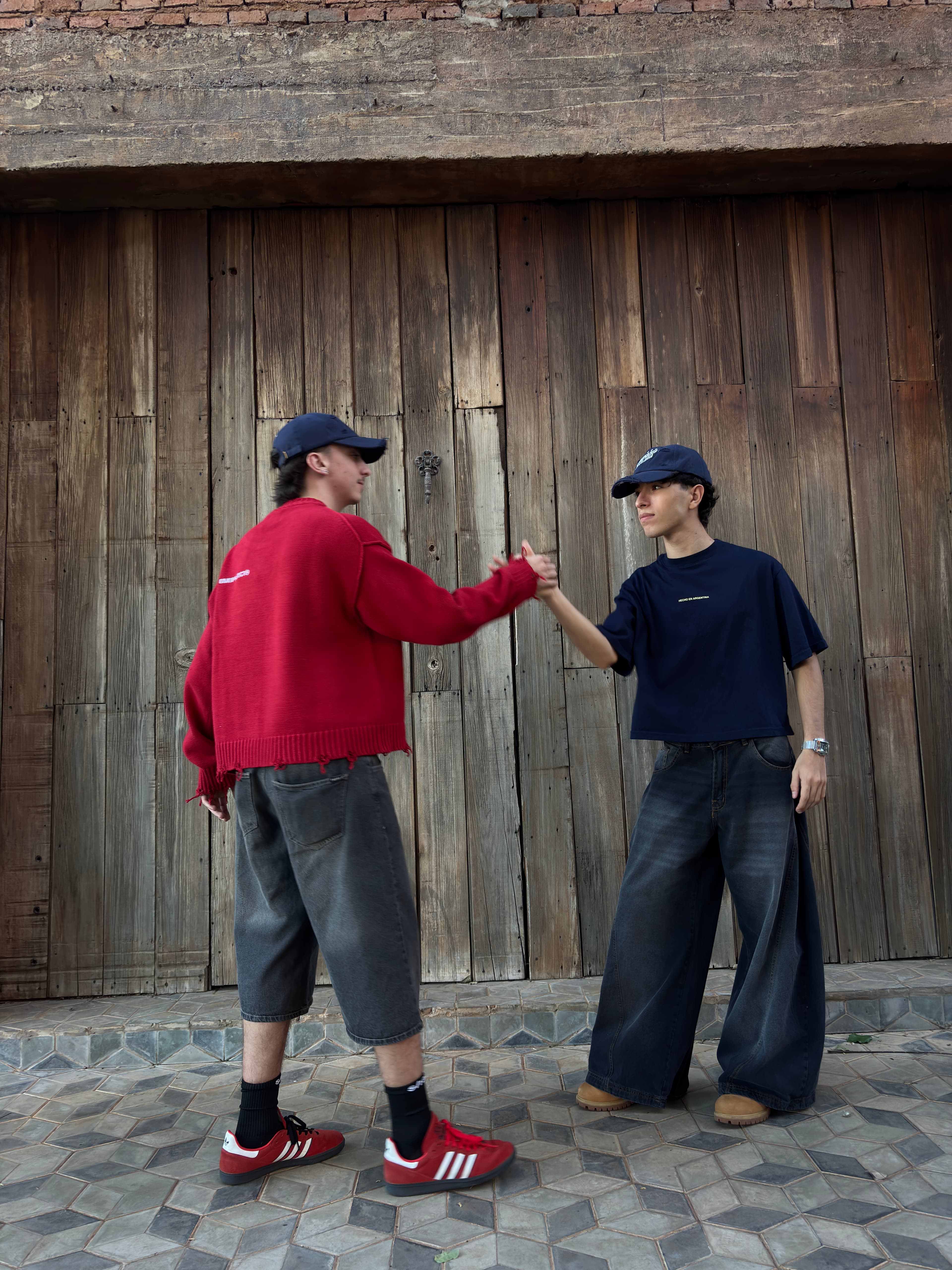 Modelos vistiendo ropa de la nueva colección